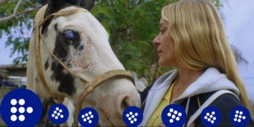 Amalia Ulmanns diesjähriger Berlinale-Hit „Magic Farm“ mit Chloë Sevigny ist ab 14.11. bei Mubi zu sehen. (Foto: Mubi)